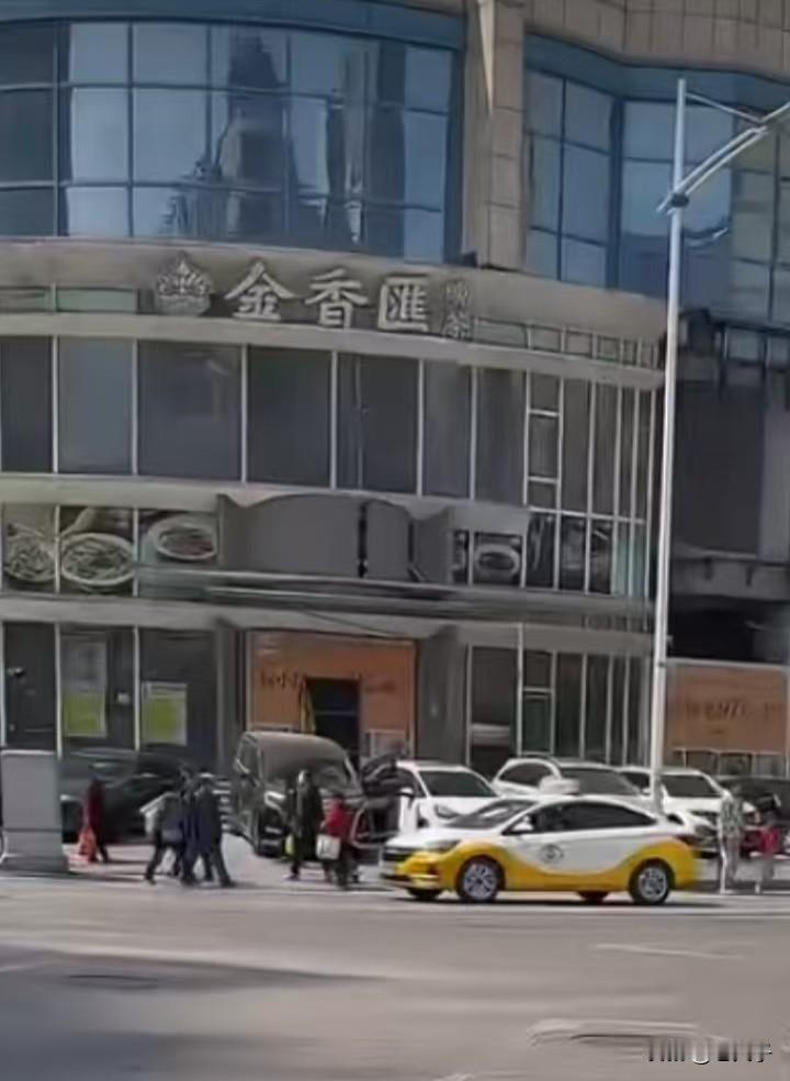 原创随手拍之（2717）
辽宁省沈阳市皇姑区昆山中路。
它是沈阳市皇姑区南部一条