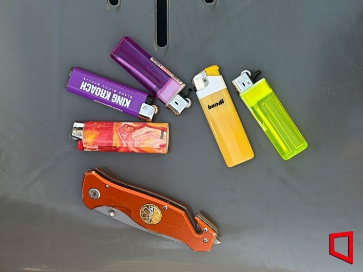 独家：光华门发现一携带瓦斯枪、电击棒的女性，警方正调查中21日据韩国日报独家报道