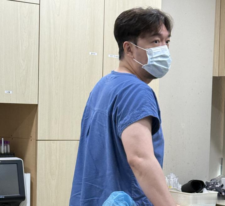韩国可以抽肩胛骨、膝盖和脚踝的医院，院长人狠话也多，面诊超级有耐心，就算你拿pp