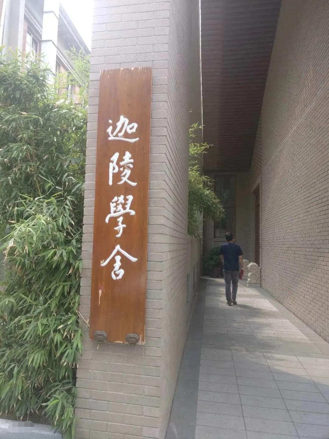 花开莲现，
花落莲成～