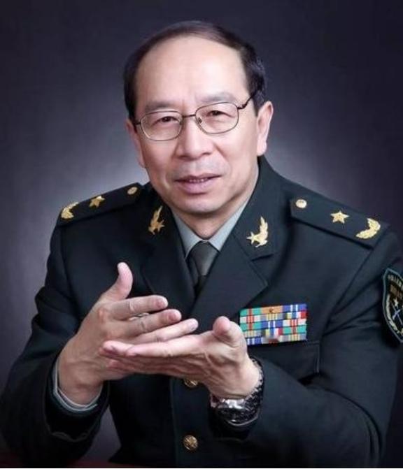 美国记者曾经问金一南：“如果把中国2000亿的三峡大坝炸了，中国会怎么办？”金一