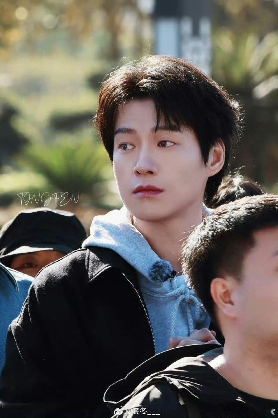 魏大勋小撒上次录综艺是9年前 谁的DNA动了？9年前撒贝宁用自首梗忽悠魏大勋，如