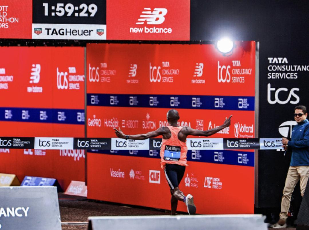 人类马拉松破二 人类马拉松首破2小时！伦敦马拉松萨维缔造历史北京时间4月26日，