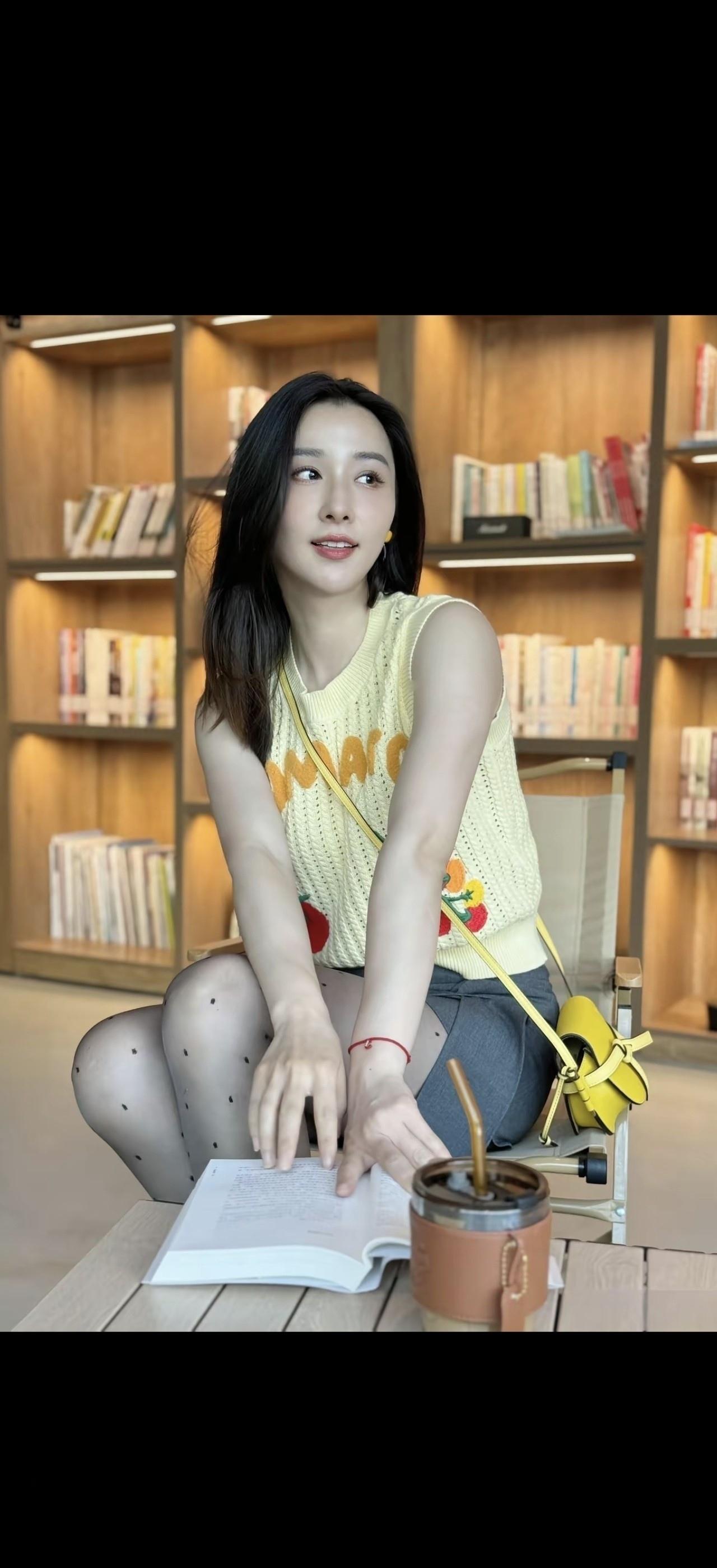 书香满溢，静享时光。