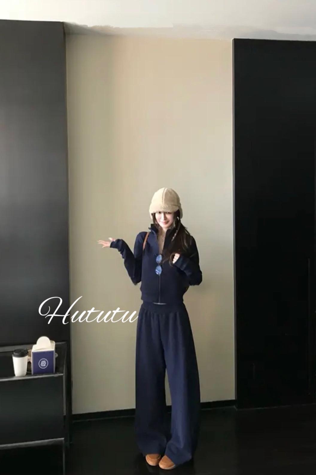 懒人天菜～它是一个华夫格的面料，然后上身之后真的超级舒服。弯刀裤，真的...
