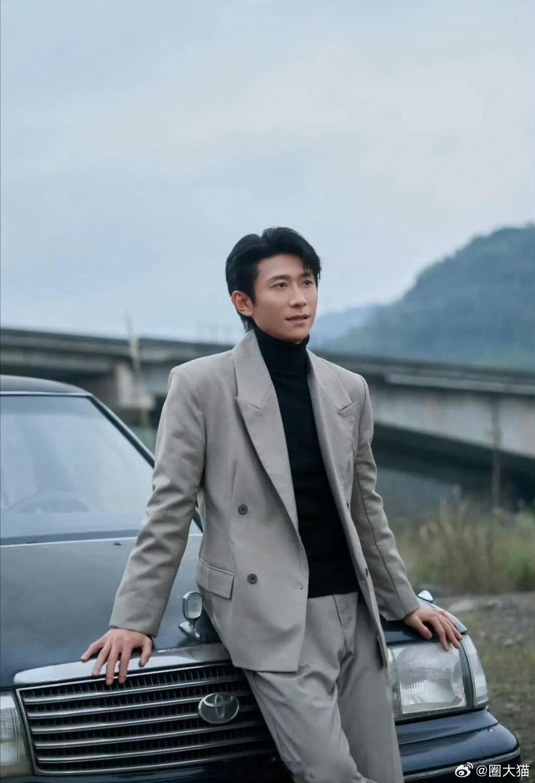 张一山刘星的本体跑出来了审讯室名场面来了！张一山抱着“特殊证据”分析，同事都捂脸