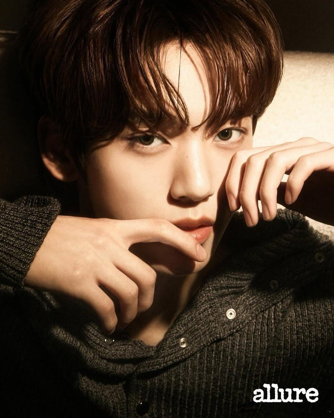 天生适合拍摄画报的韩维辰Allure 12月电子刊封面+1月号画报和法国香氛品牌