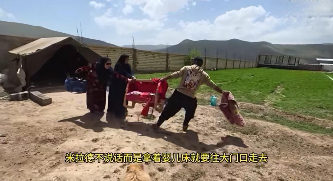 阿丽玛和老太婆被米拉德逐出了农场。今天，米拉德正在冲洗院子，让阿丽玛帮哈琳娜打扫