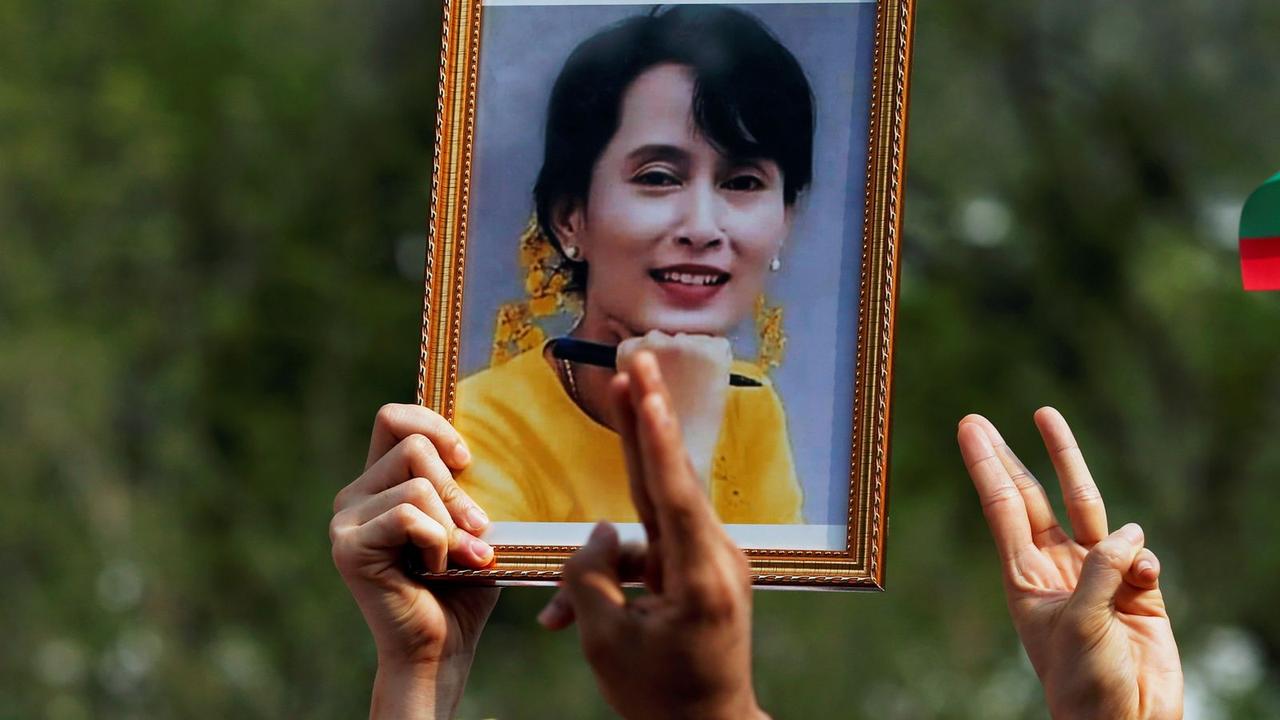 军政府政变五年后，缅甸面临