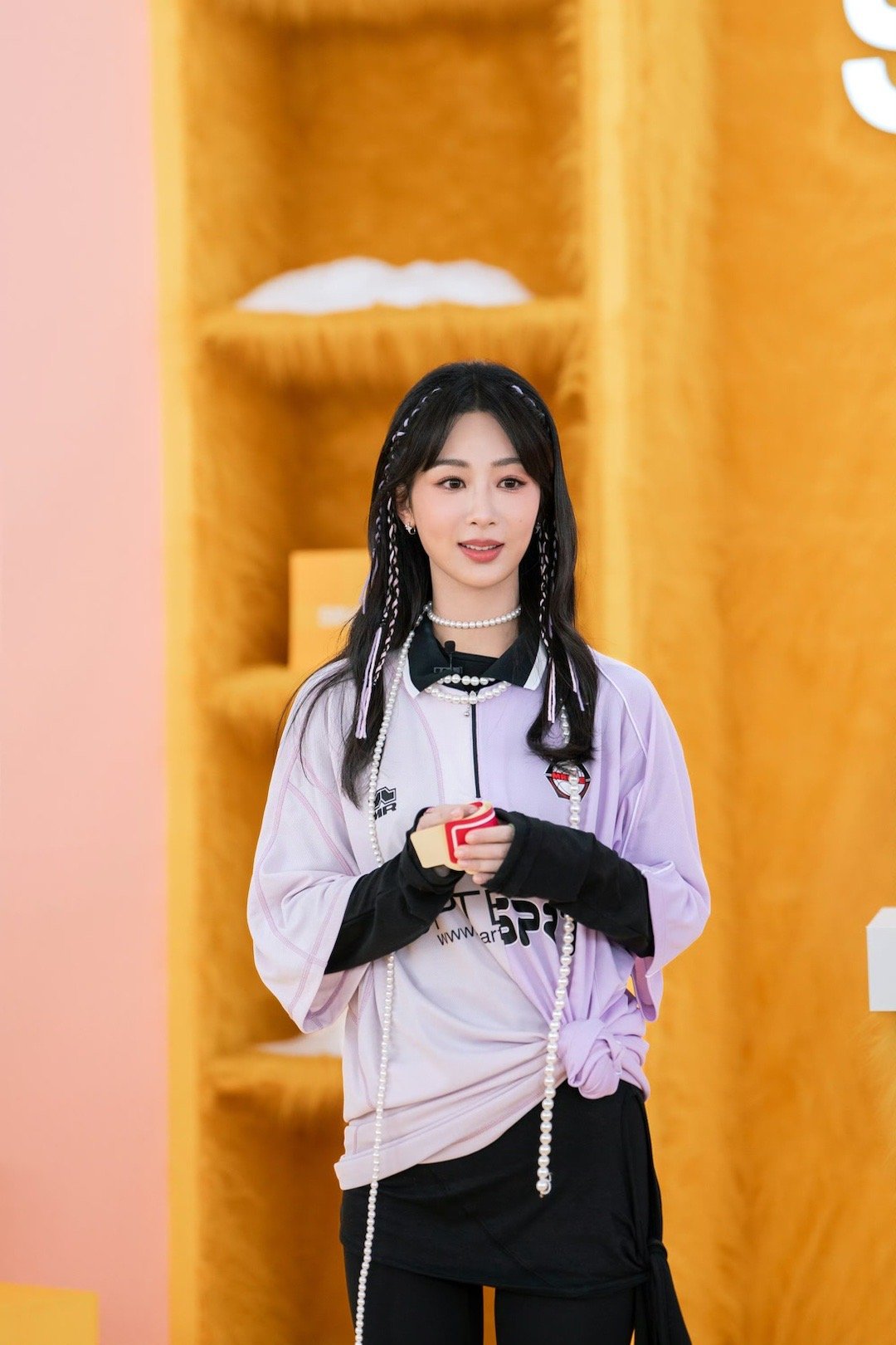 #杨紫直播现场图送达##杨紫揭秘保暖小妙招##杨紫[超话]# ​​​