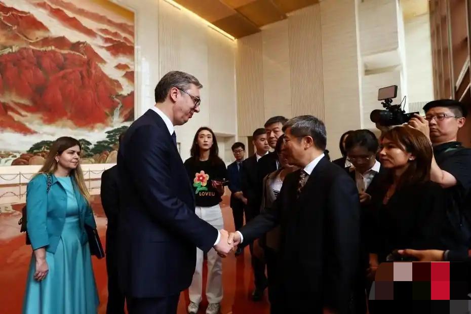 塞尔维亚总统武契奇对中共党史十分感兴趣
塞尔维亚总统武契奇这次对中国进行的国事访