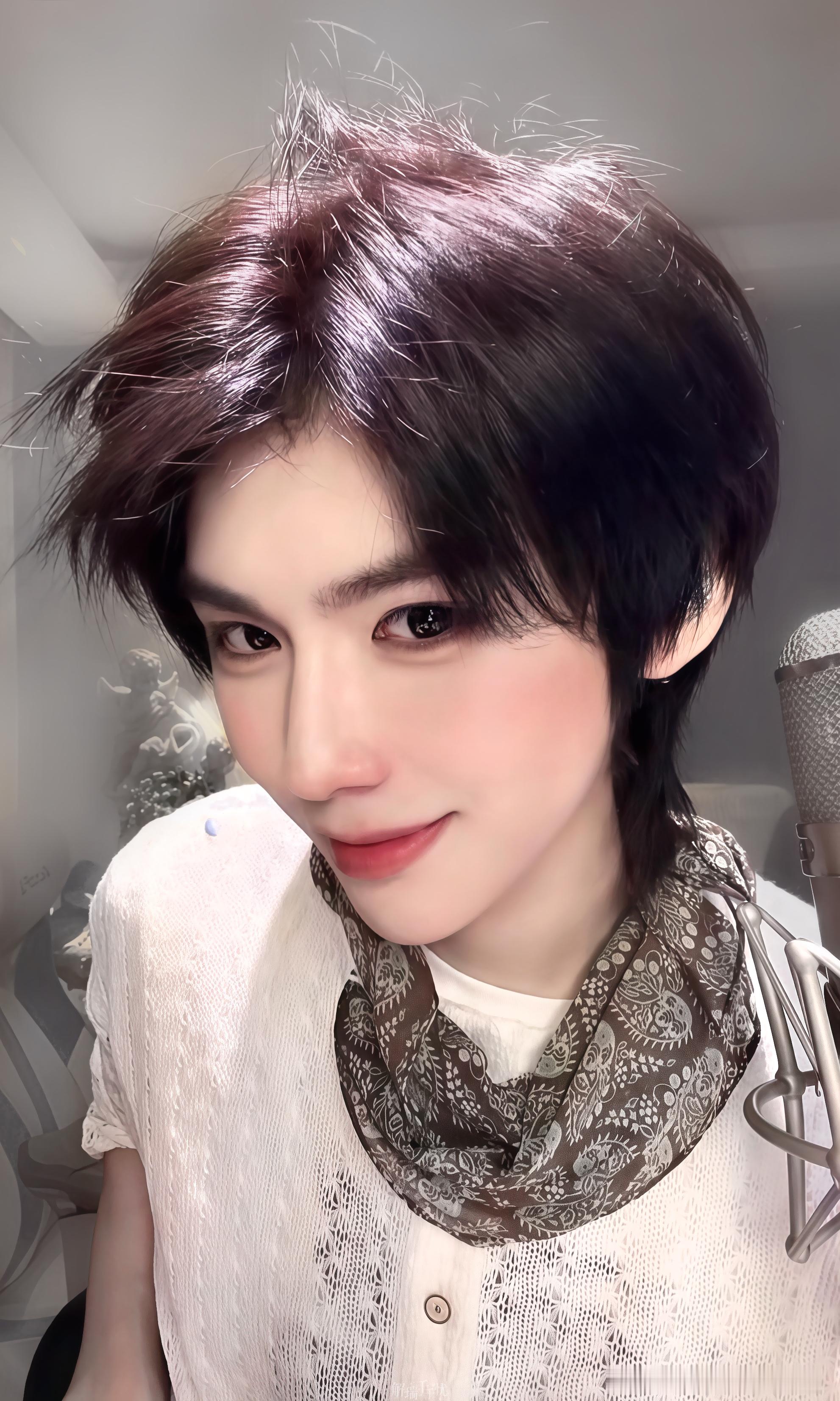 何秋亊  🍂hqs何秋亊hqs向全世界安利何秋亊🍂来杯好茶摇一摇  专栏 ·