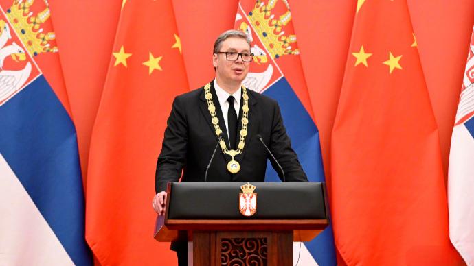 一米九武契奇在北京动情落泪，拿到中国对外最高荣誉友谊勋章。
5月25日武契奇开启