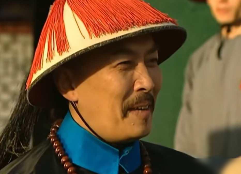 雍正面前，翠儿竟敢直接抱起孩子，这哪是失礼，这是算计到骨子里的杀招。
你想想，