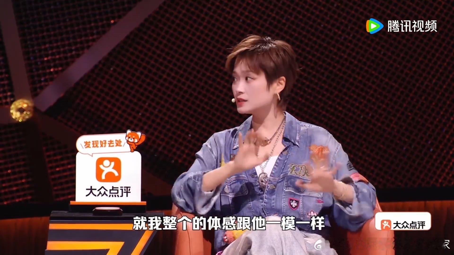 李宇春只有一个耳洞的原因 李宇春说打耳洞的时候耳边“砰”一声响，像订书机订东西，