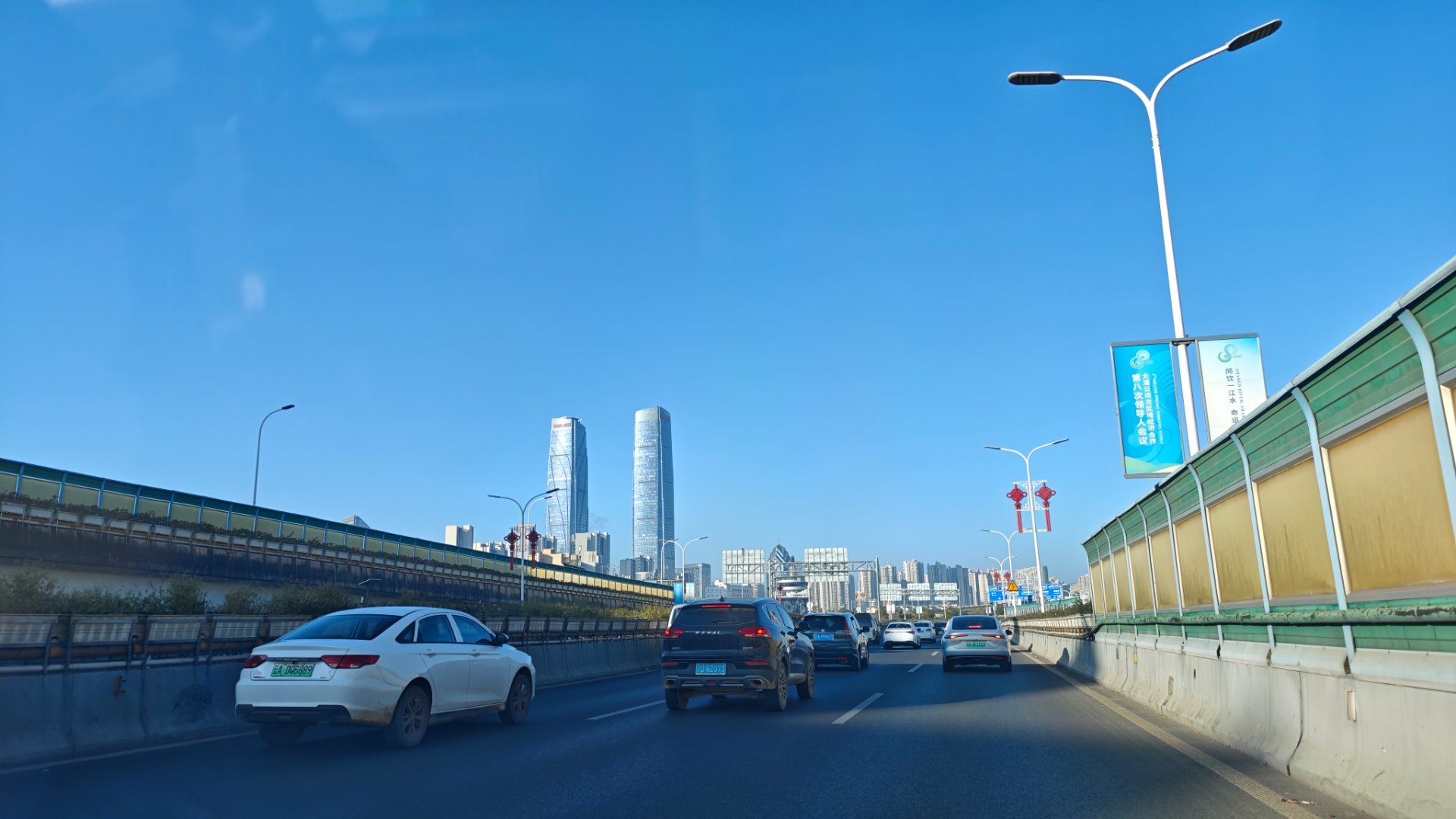 师傅，这是二环吗？是的。哦，这就是仇和拿命换来的二环啊。 