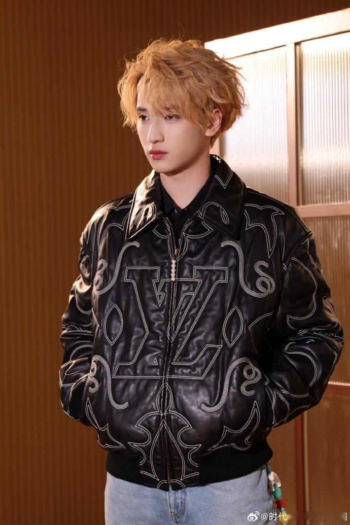 #严浩翔说晚安好梦##严浩翔贵族小王子#严浩翔的声音如激昂的鼓点，晚安好梦的话语