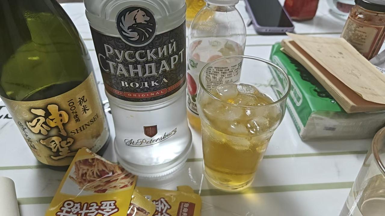 抖爹爹直播间有日语沙龙，我这些日子每天都进一个沙龙跟大伙用日语聊天。
​昨天聊的