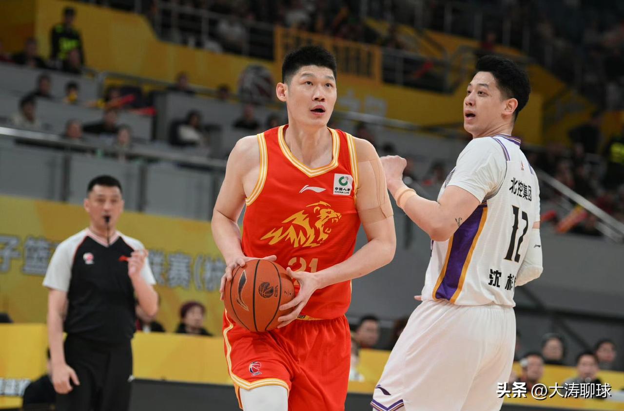 CBA最新积分榜！
1、卫冕冠军浙江广厦55分依旧领衔榜一！虽然孙铭徽因伤缺阵，