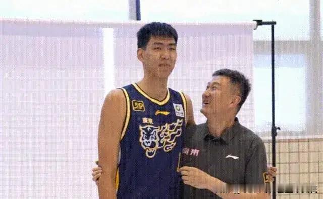 都是流量惹的祸，如果不是他出自广东宏远且主教练还是杜锋的话、谁爱写徐昕呢？
广东