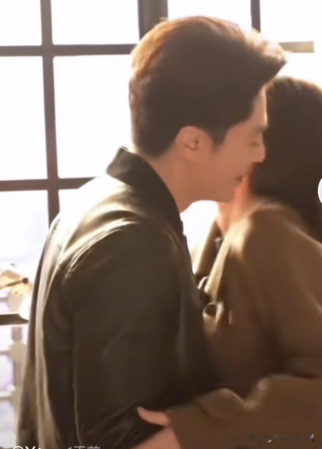 你说林心如心咋这么大呢，这霍建华都跟朱珠亲成这样了，她不着急吗？

真不敢相信，