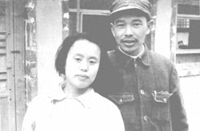 由于缺少干部而两度实现跨越式晋升，这位将领后来为何能出任三大军区政委？
1933