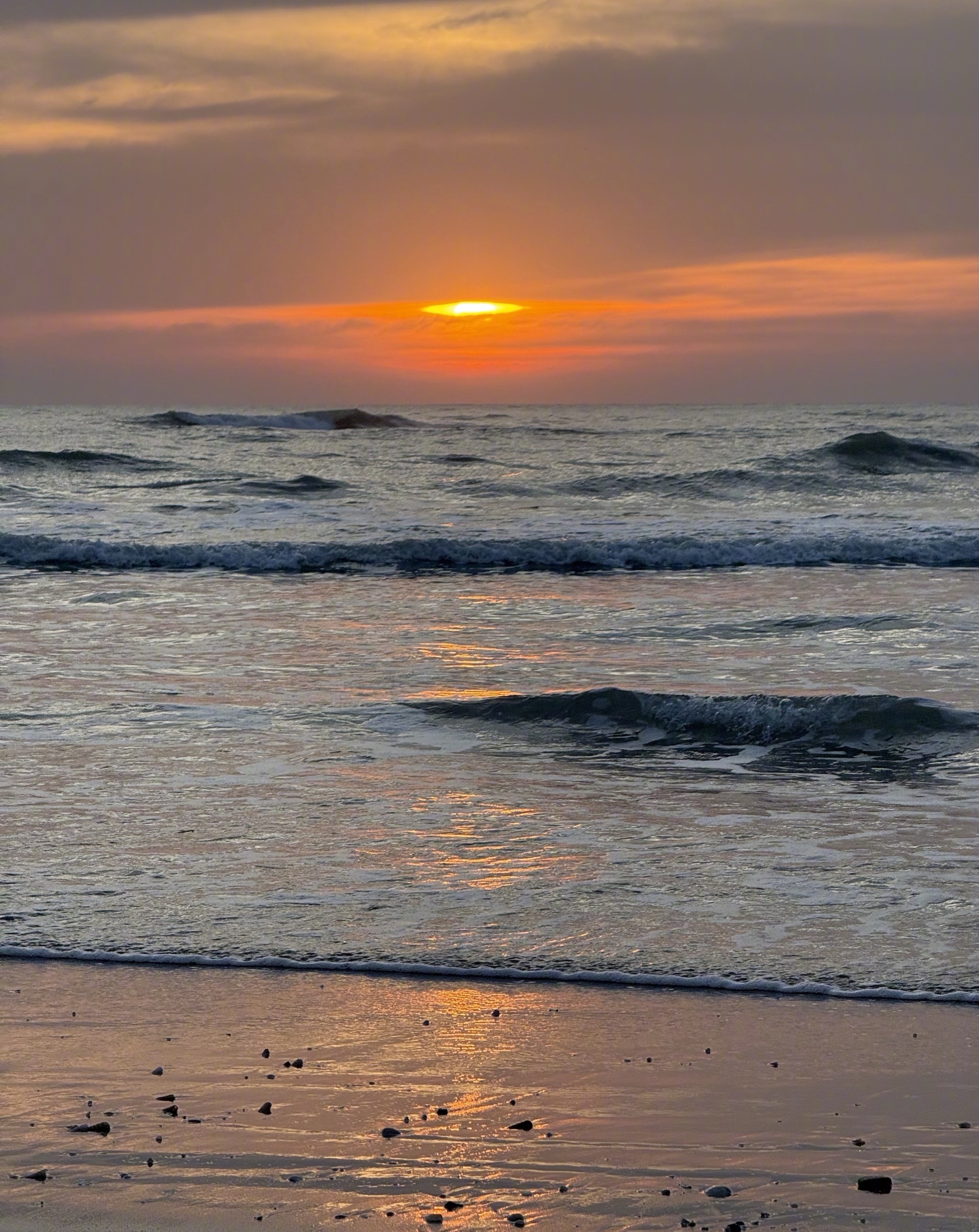 懂得宽恕，懂得原谅，开心的是自己，懂得淡泊名利，懂得享受生活，放松的是自己，懂得
