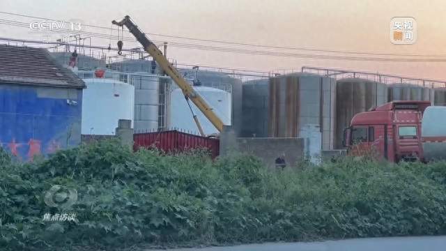 村支书坐拥多家非法化工厂，危化品与民宅一墙之隔，支书称没事