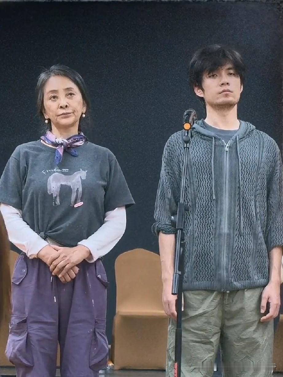 李勤勤参演的话剧《她们》正在紧锣密鼓的排练当中，我以前不喜欢李勤勤这个演员，总觉