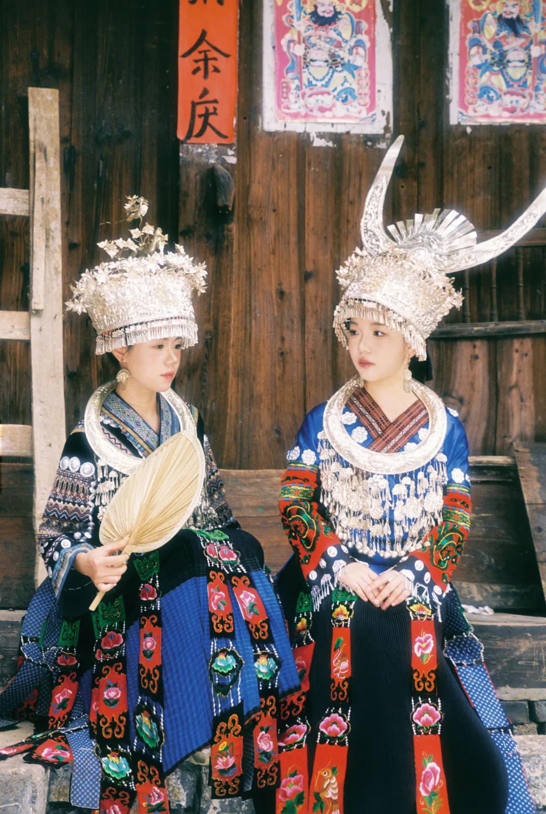 ​木楼旧巷，藏着苗家姑娘的温柔|胶片写真