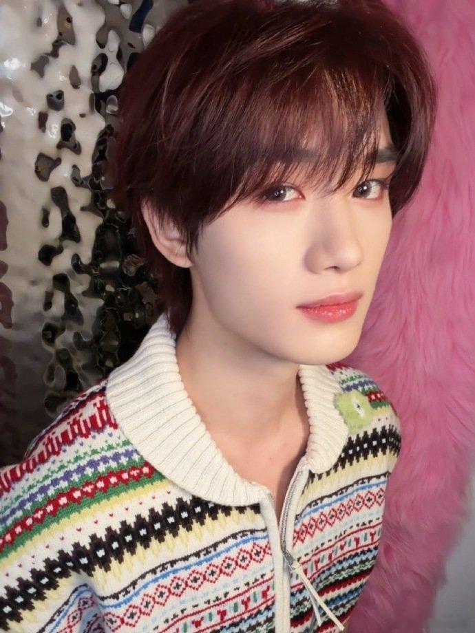 丁程鑫男神是一种感觉 一颦一笑皆心动，一举一动皆耀眼，这就是专属丁程鑫的男神气场