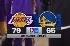 第三节勇士几个失误了？ 落后14分湖人vs勇士