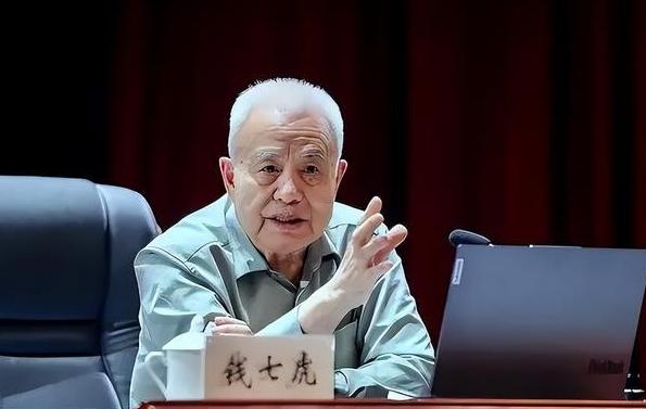 [微风]国外军事专家说，若美俄打起来，全球会有50亿人死亡。但如果美国和中国爆发