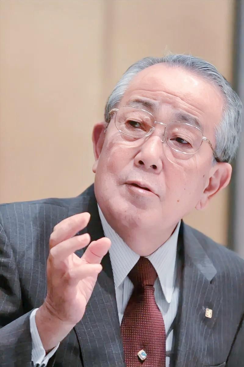 稻盛和夫曾言：“烦躁之时，沉默是金，自我消化为上。成功非一日之功，努力方显从容。