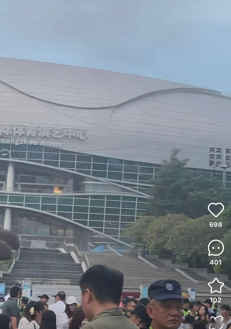 林峯廣州騷臨時取消　場館冒煙救援人員趕到現場.藝人林峯原定昨晚（27日）起一連兩