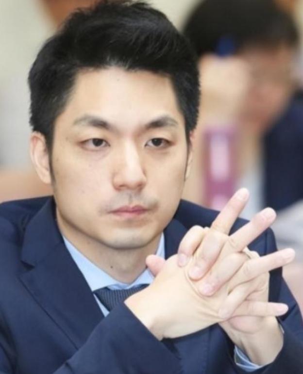 台北市市长、蒋介石的曾孙蒋万安直接把话说死了！他当着媒体的面斩钉截铁地说，自己绝