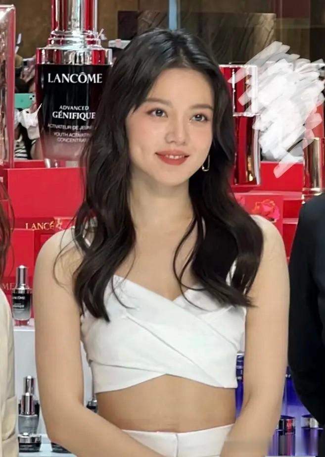 没想到赵今麦素颜照状态这么好。

一直觉得这个妹妹只是演技很好，长相可爱，但不算