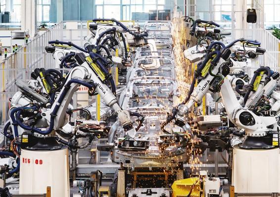 强强联手集群，这样的集群才是真正的“航空母舰”，在市场中具有冲击力和战斗力。
