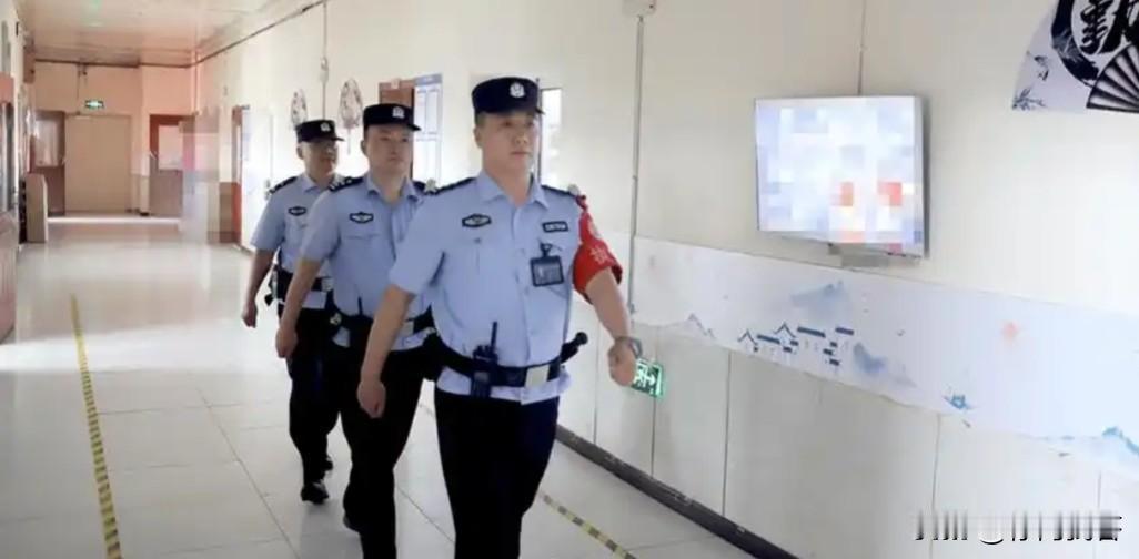 请问：法警和狱警均属于公安警察吗？

答案：不完全属于，公安警察属于公安机关，执