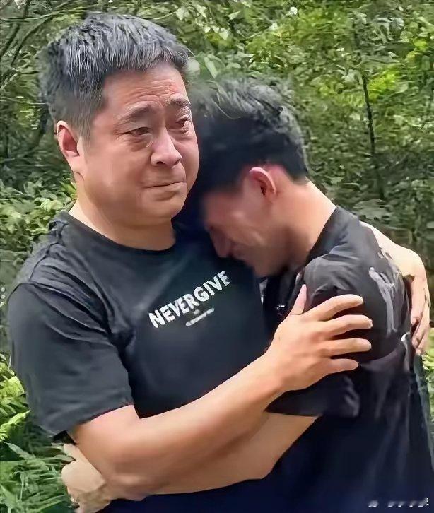 看完心里满是触动！湖南一位少年刚走完高考全部考试流程，第一时间去到早已离世的父母