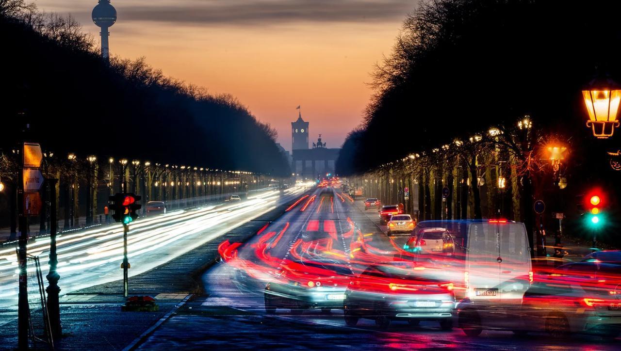 德专家指泽连斯基举步维艰陷孤立
 
 
莫斯科，12月25日 --俄新社
 
德