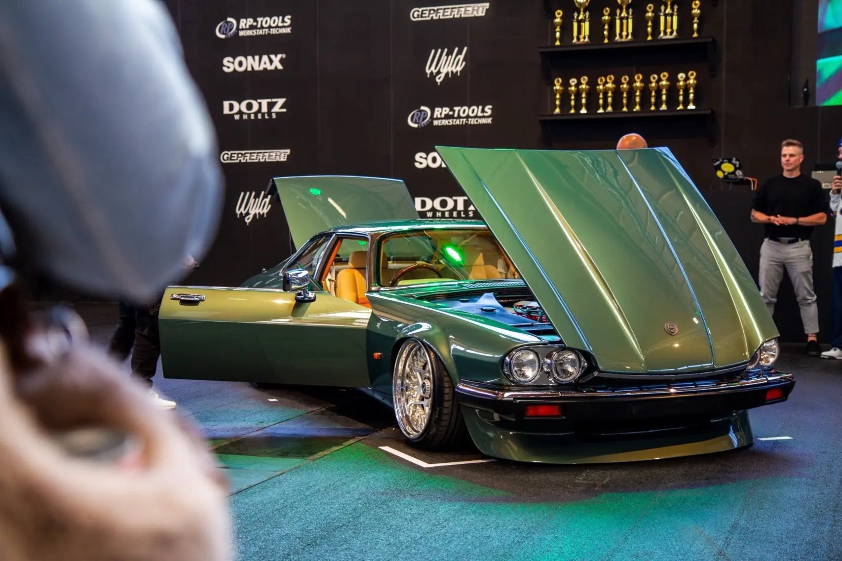 Green Jaguar XJS V12。