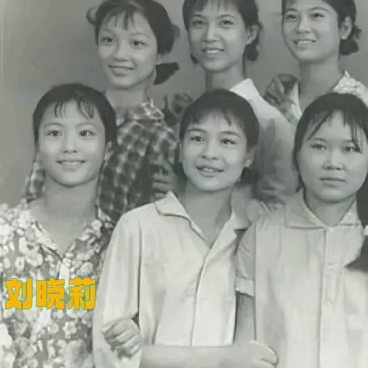 1976年，刘亦菲的母亲，17岁的刘晓莉，一张罕见的留影，气质优雅，她的基因遗传