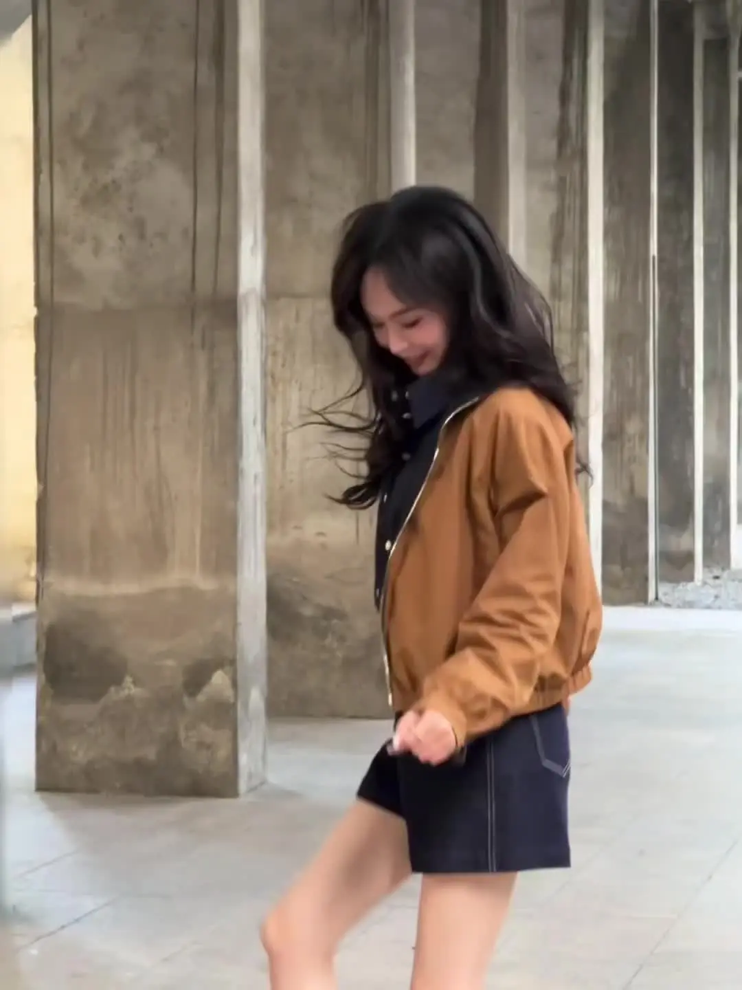 从弄堂里跳橡皮筋的上海小囡到荧幕上熠熠生辉的知名演员