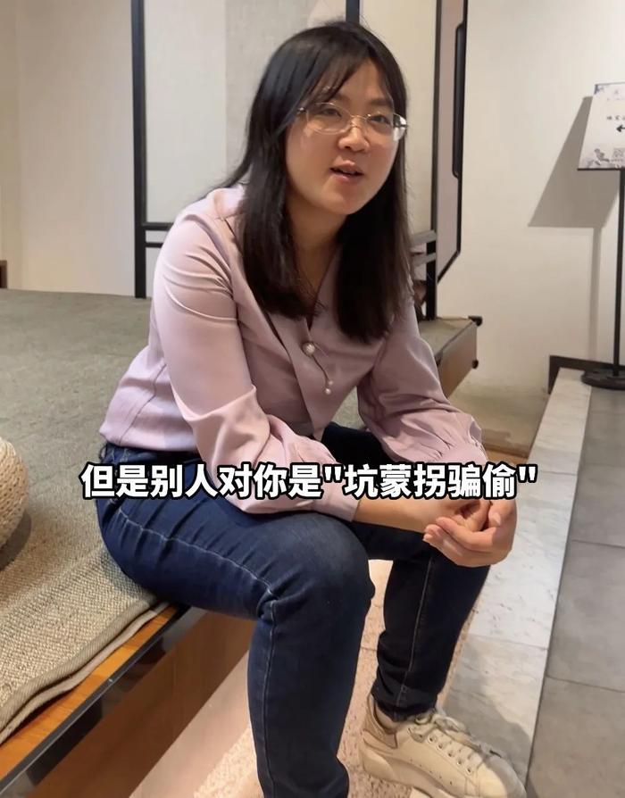 2013年，她勇夺辽宁省文科状元，随后被香港大学录取，并获得香港大学全额奖学金，