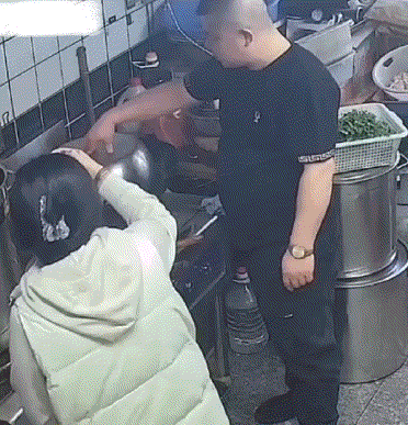 网友:一个厨师不看菜谱，研究上核弹了？