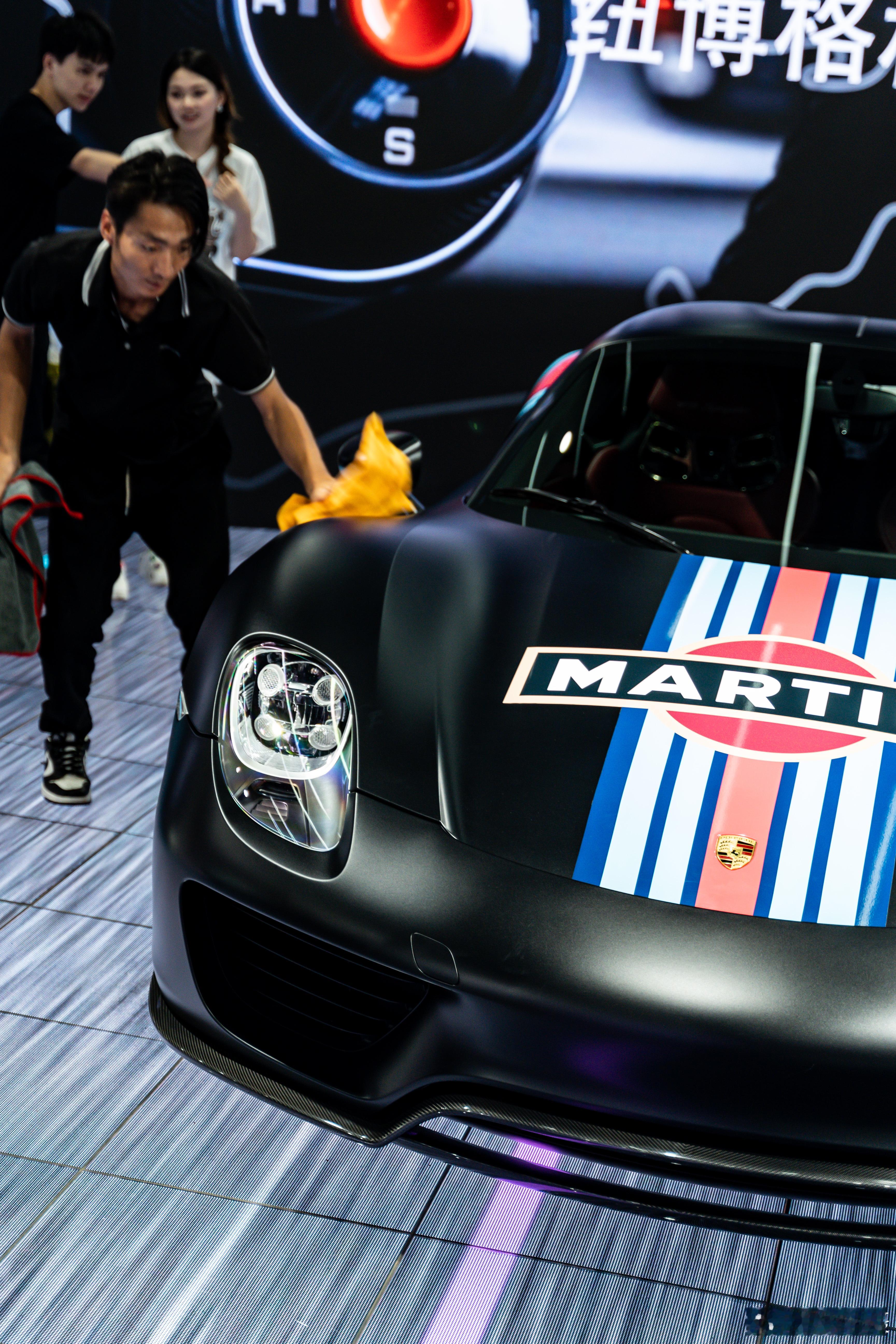 PORSCHE 918 Spyder No.369拍摄于前段时间成都春熙路的保时
