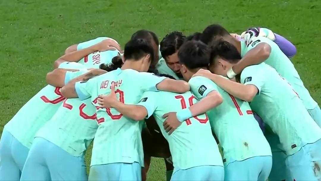 亚洲杯耻辱夜：0-1！国足3场2分+0进球，历史最差，出线盼奇迹！如果中国球员的