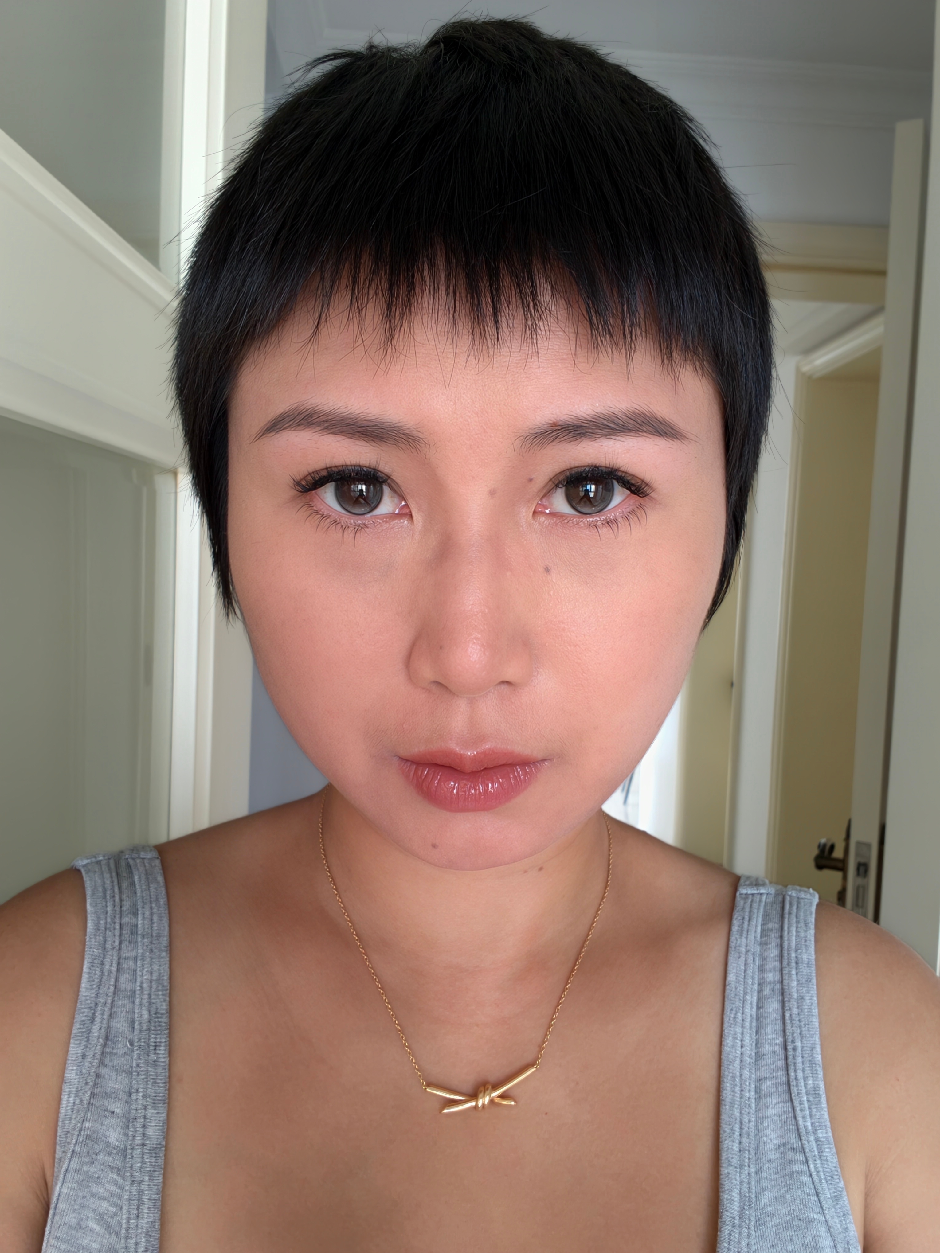 以后买胶水款的假睫毛了，发现自己手里全是免胶的，粘的不好就眼睛不舒服 ​​​