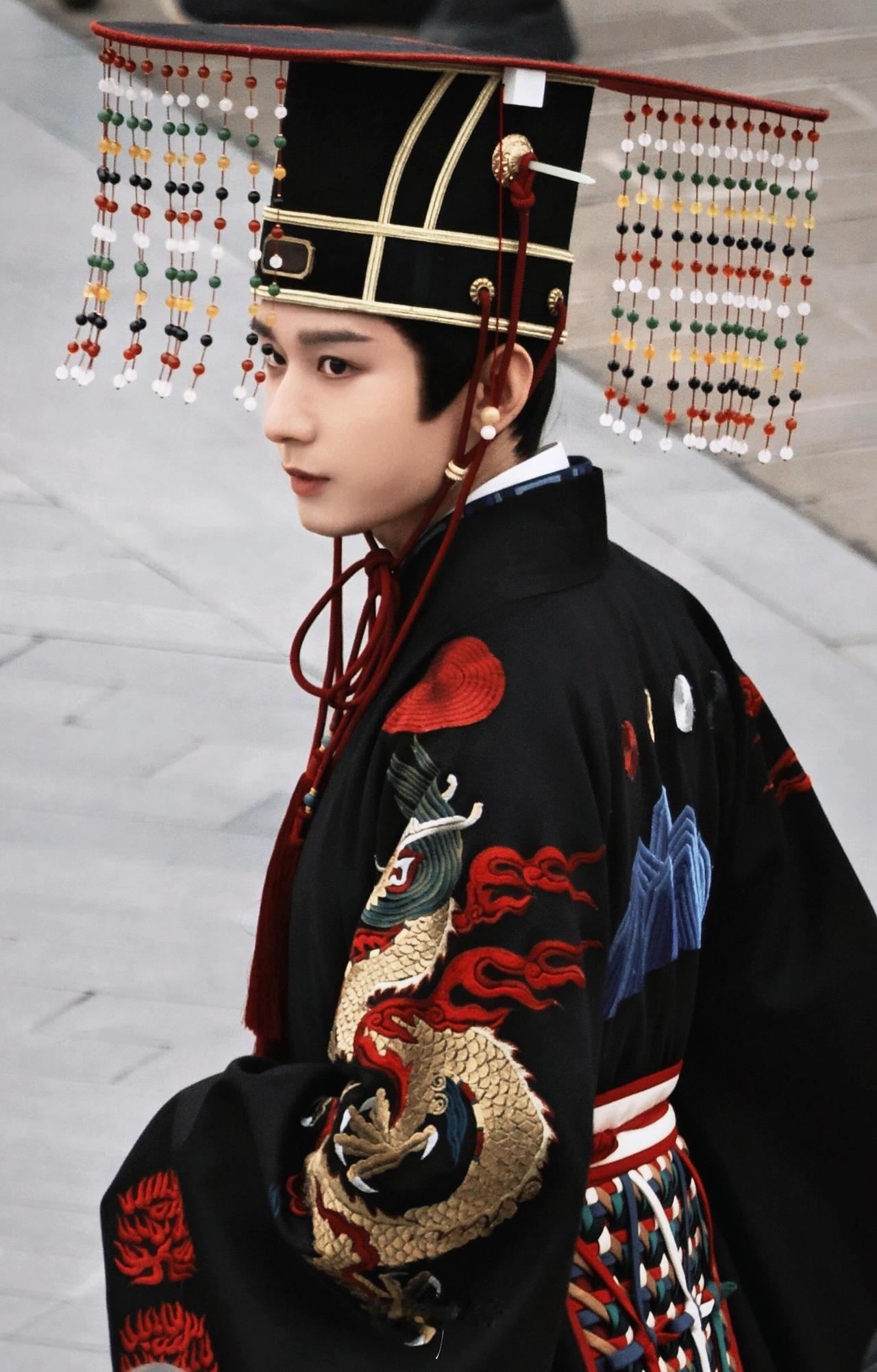 波谲云诡，权力的较量，民意的博弈，宫闱与官场的搏杀，人心的复杂与坚定，多年的纠葛